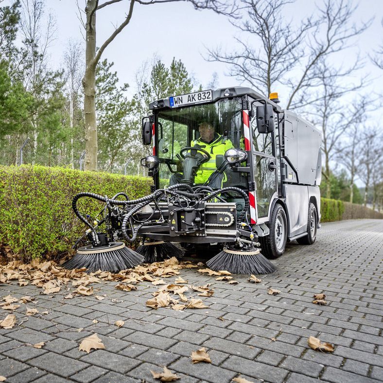 MC_250_brush_systems_municipal_public_services_footpath MC_250_brush_systems_municipal_public_services_footpath