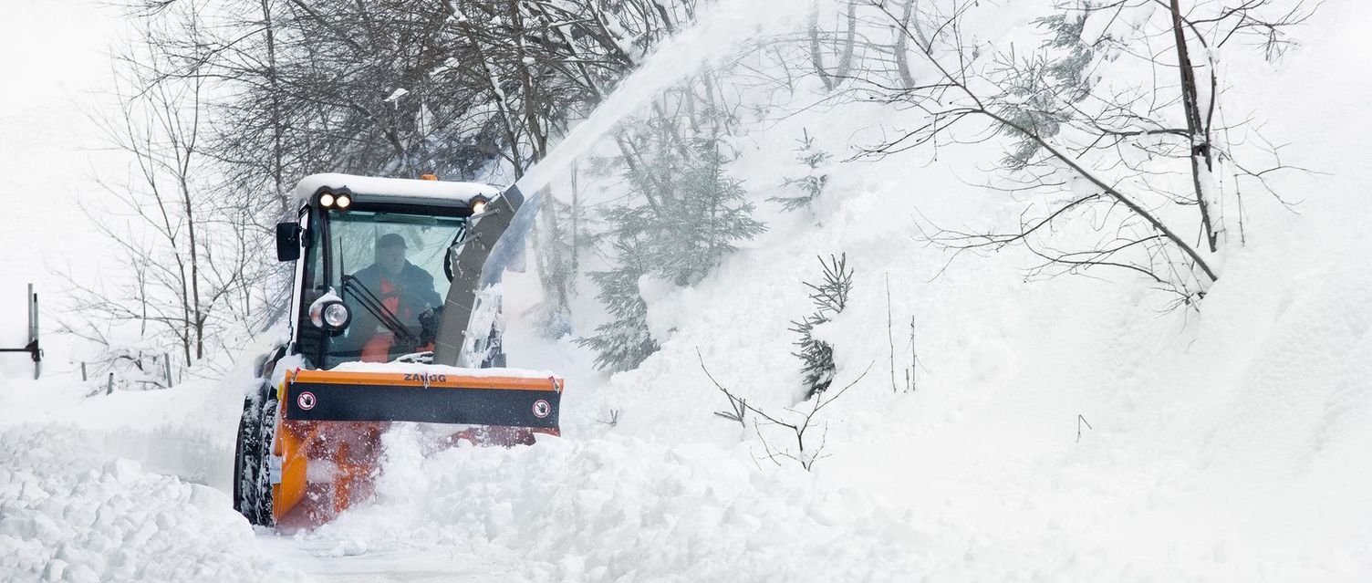 MIC 84 clears away snow