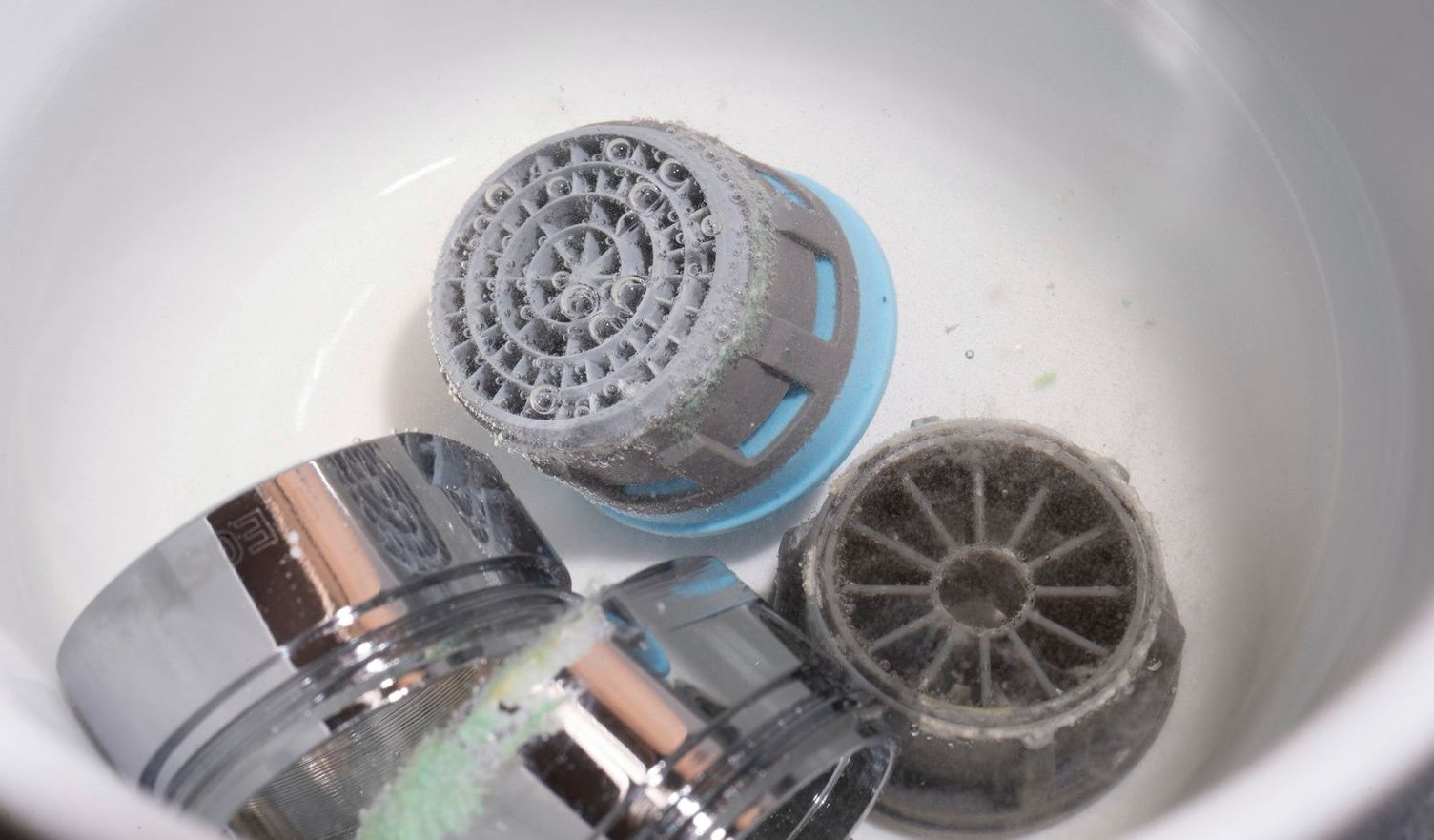 Kärcher tip: Descaling the tap aerator with vinegar essence