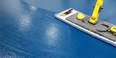 Reinigungsmittel und manuelle Geräte