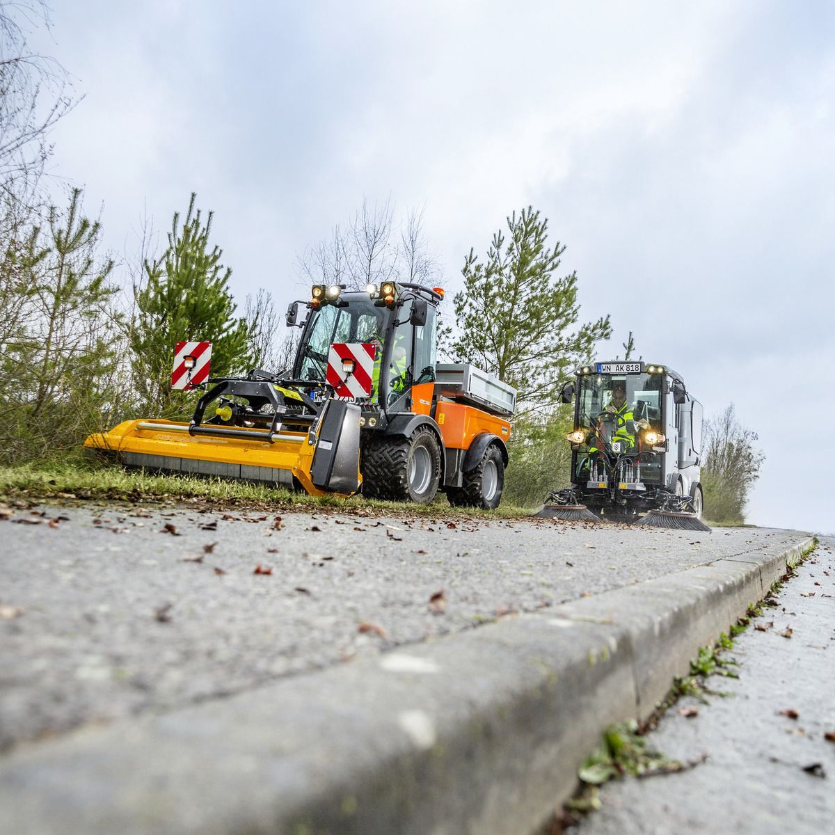 S_75_MC_130_green_care_mulching_sweeping_municipal_public_services_pavement S_75_MC_130_green_care_mulching_sweeping_municipal_public_services_pavement