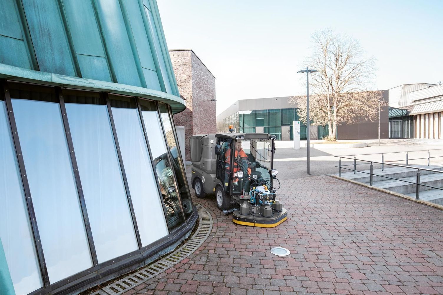 Scrubbing with disc brush technology