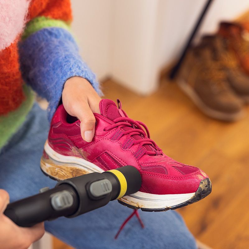 Shoe cleaning with the Kärcher spray extraction cleaner Shoe cleaning with the Kärcher spray extraction cleaner