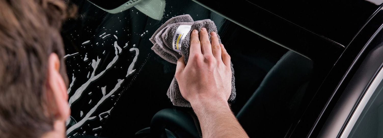 Start dusting with a Kärcher microfibre cloth