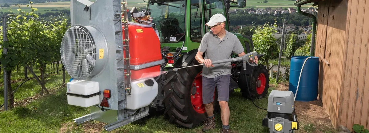 Traktor reinigen mit hochdruckreiniger