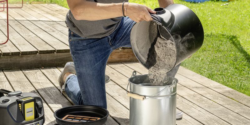 Kärcher’s ash vacuum AD 2 Battery ash container is emptied