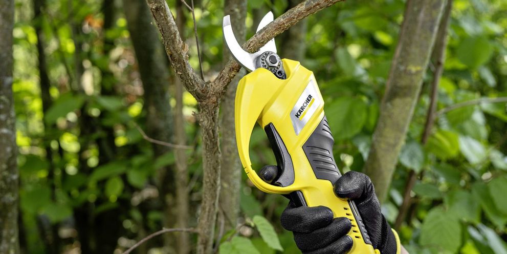 Maintenance of a tree lopper Maintenance of a Kärcher battery tree lopper