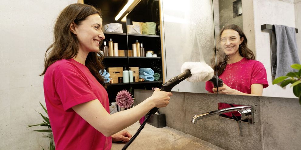 Tips on cleaning mirrors with a Kärcher device