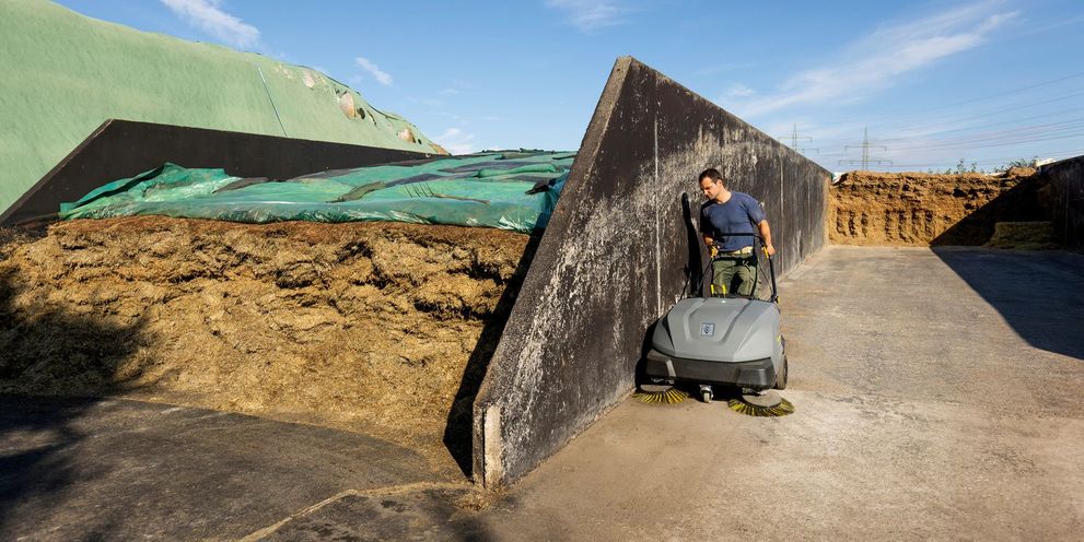 Cleaning silos Cleaning silos