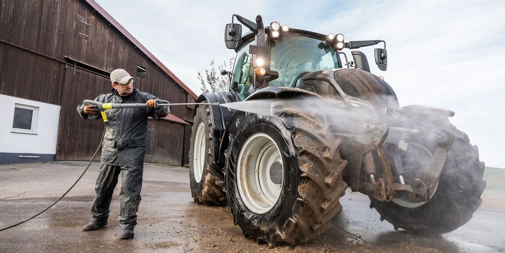 Kärcher: Cleaning agricultural machinery and implements