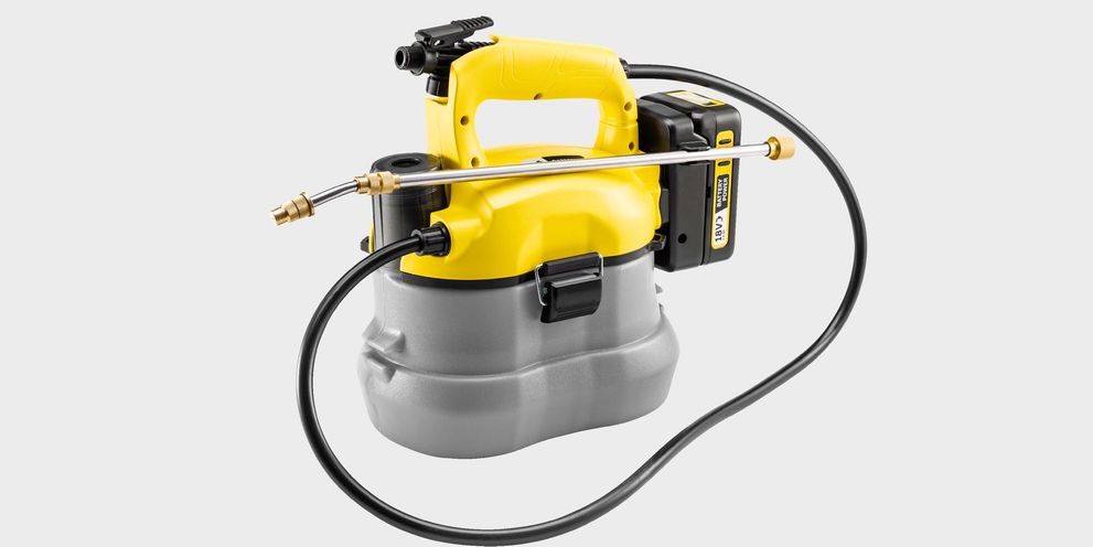 Kärcher: Battery pressure sprayer Kärcher: Battery pressure sprayer on the green