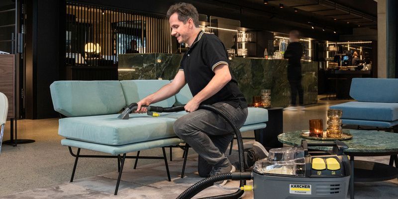 Cleaning of chairs and upholstered furniture with Kärcher Puzzi 9/1 Bp Cleaning of chairs and upholstered furniture with Kärcher Puzzi 9/1 Bp