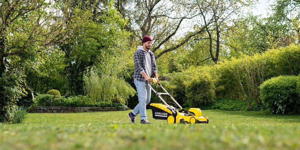 Mowing the lawn with Kärcher tips
