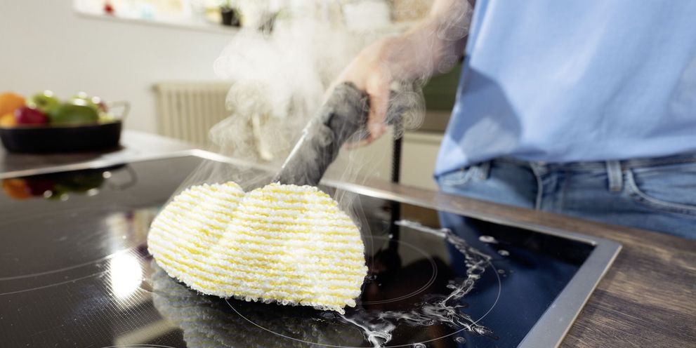 Cleaning with the steam cleaner