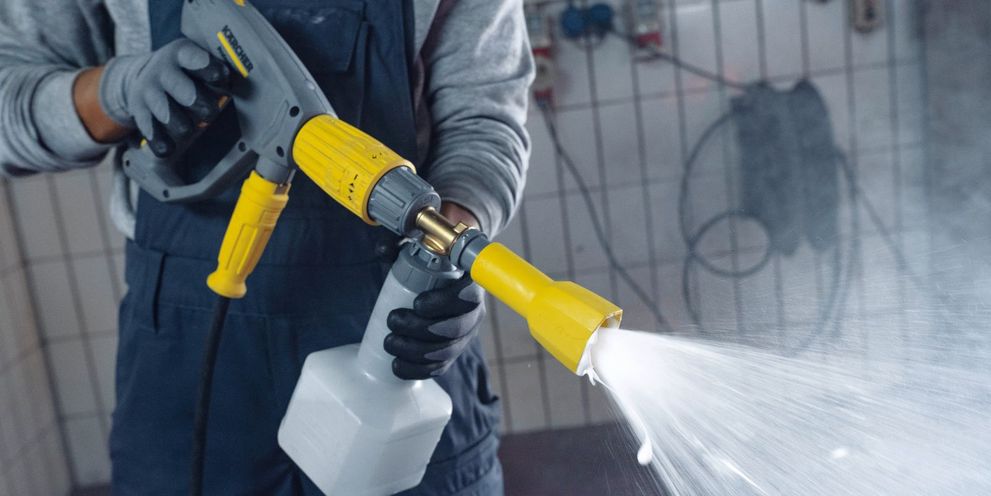 Car workshop wash bay cleaning agent