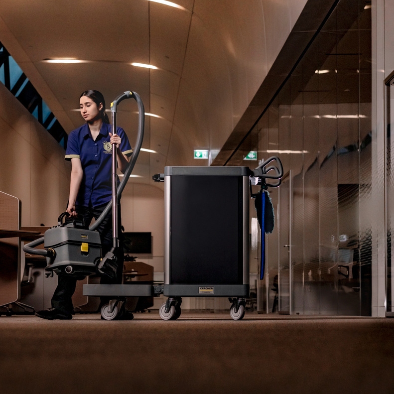 Hotel cleaning with dry vacuum cleaner