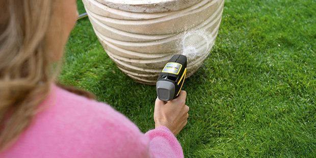 Spray nozzles