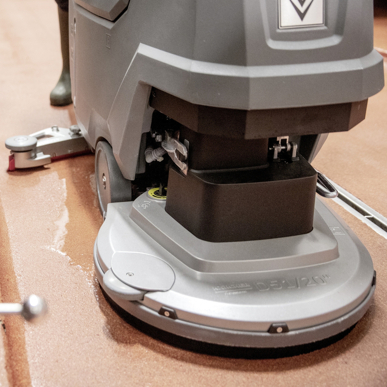 B 50 W push scrubber dryer for hard or resilient flooring B 50 W push scrubber dryer from Kärcher