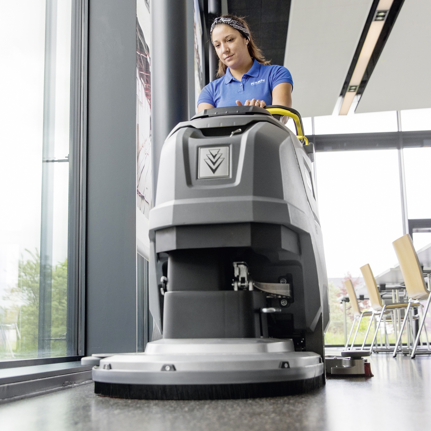 B 50 W Bp push scrubber dryer with a roller brush or disc brush B 50 W Bp push scrubber dryer from Kärcher