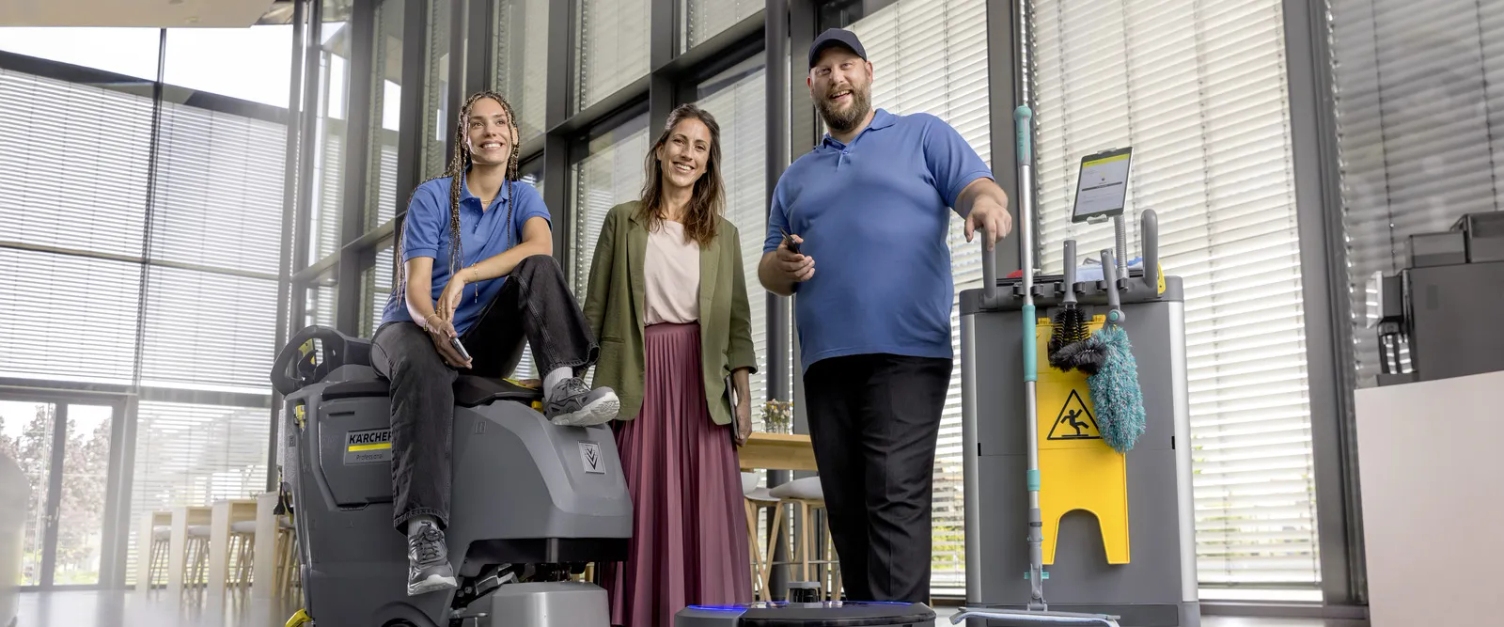 connected-cleaning-portrait-team-manager-cleaner