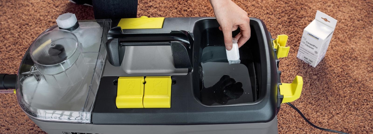 Leicht dosierbar ist das Grundreinigungsmittel CarpetPro Cleaner RM 760 als Tabs.