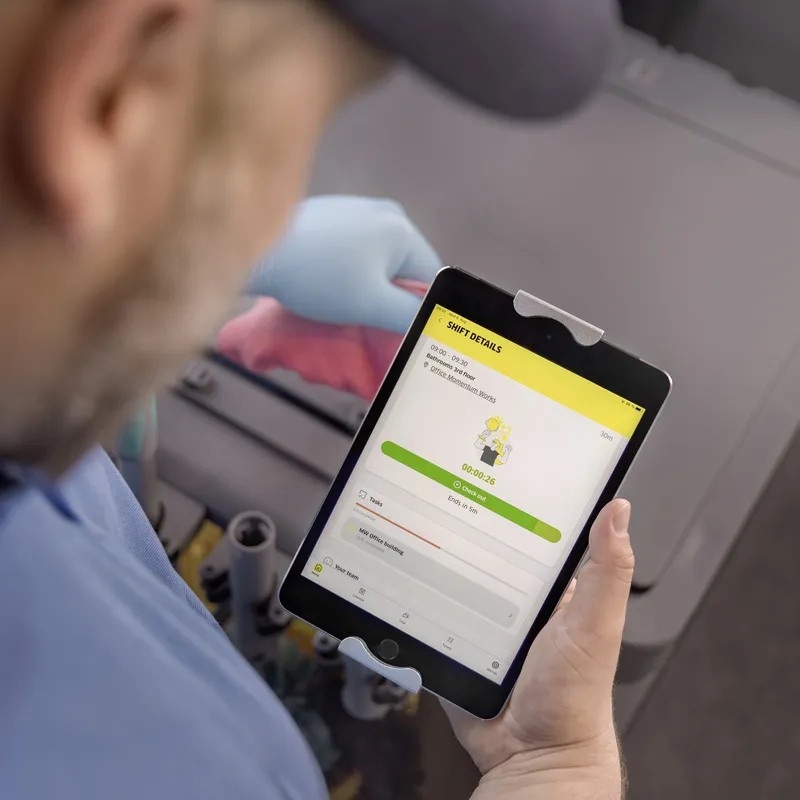 connected-cleaning-tablet-screen-shift-details connected-cleaning-tablet-screen-shift-details