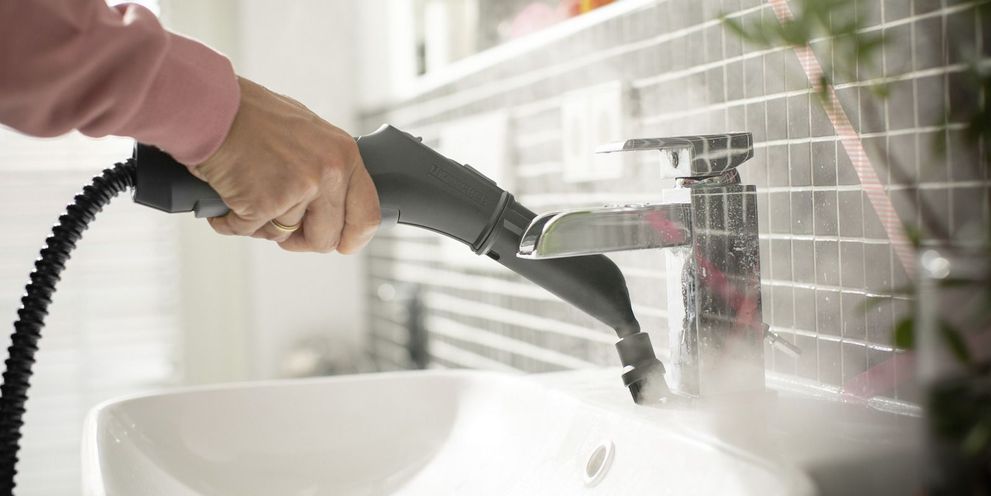 Steam cleaning fittings with the steam cleaner Steam cleaning fittings with the Kärcher steam cleaner