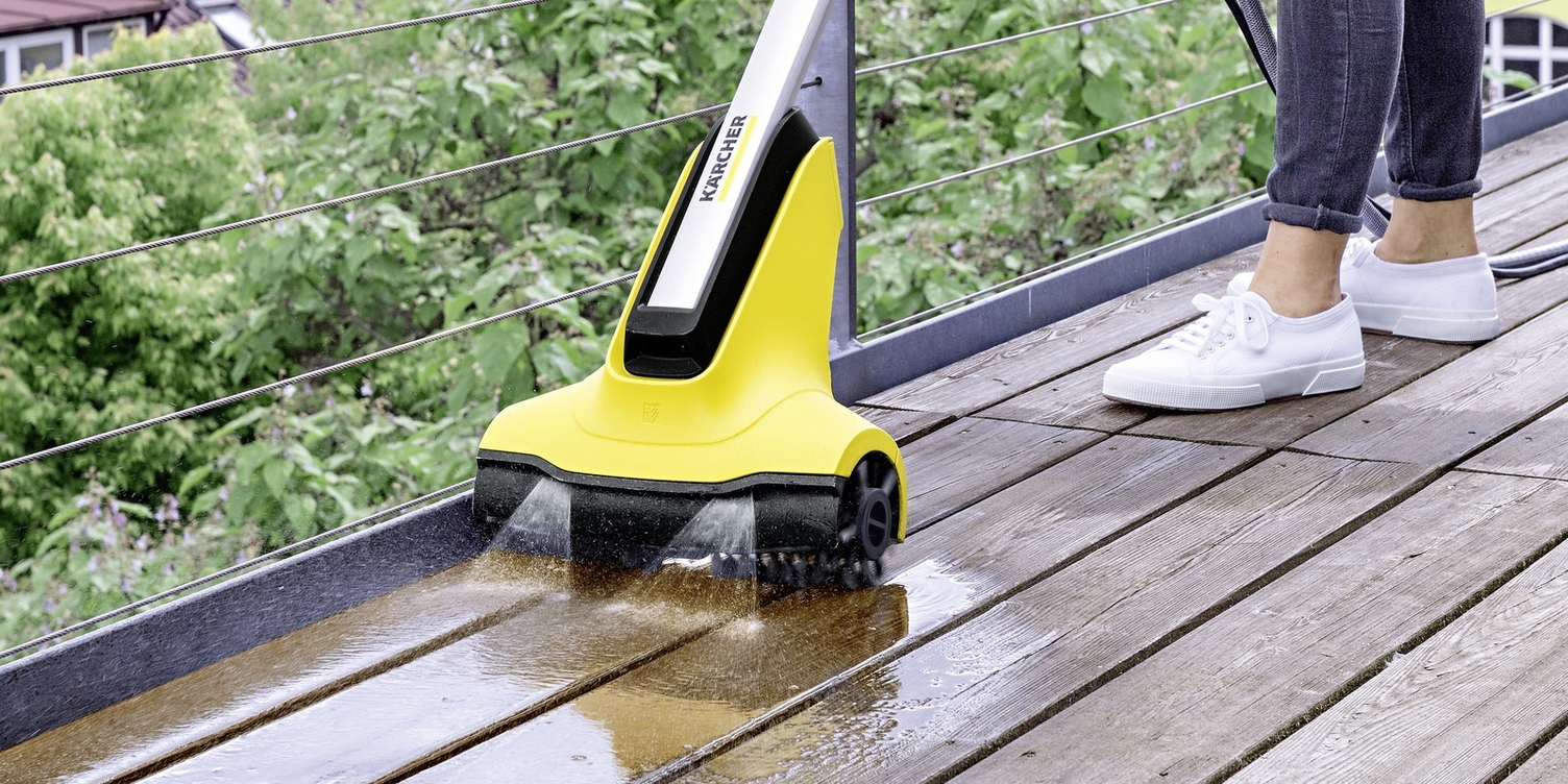 Cleaning Wooden Patio 