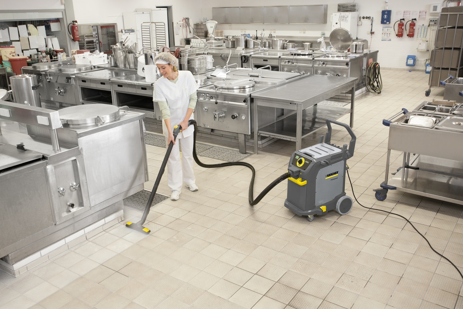 Cleaning with a professional steam cleaner Cleaning with a Kärcher steam cleaner