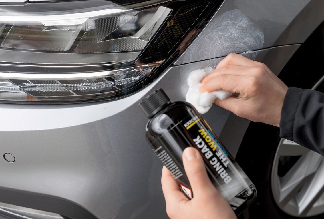 Car paint is polished with Kärcher wax polish