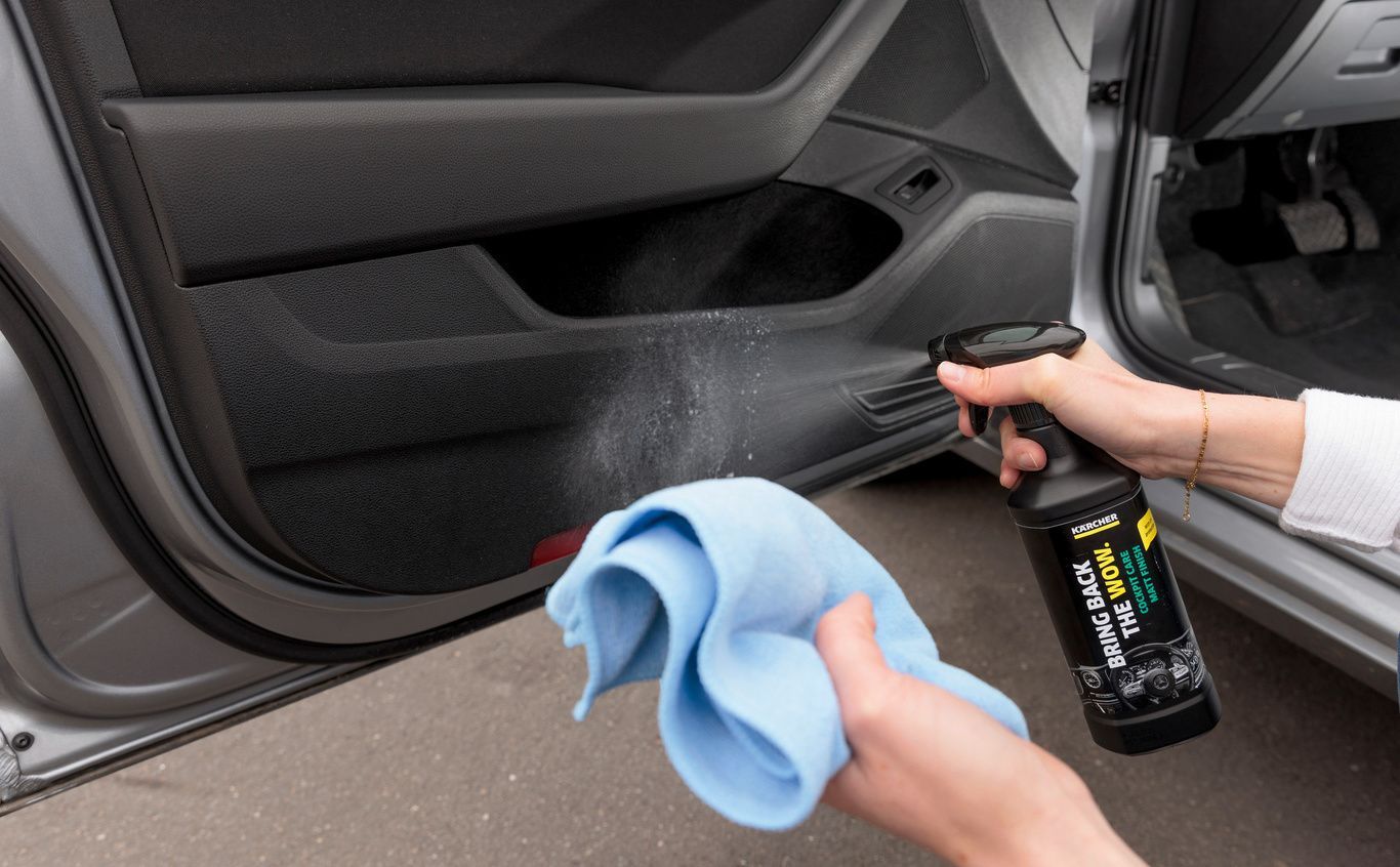 Treat plastic surfaces in car with Kärcher cockpit care