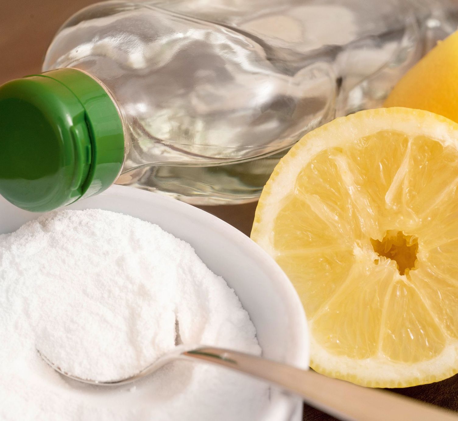 Household remedies for cleaning windows