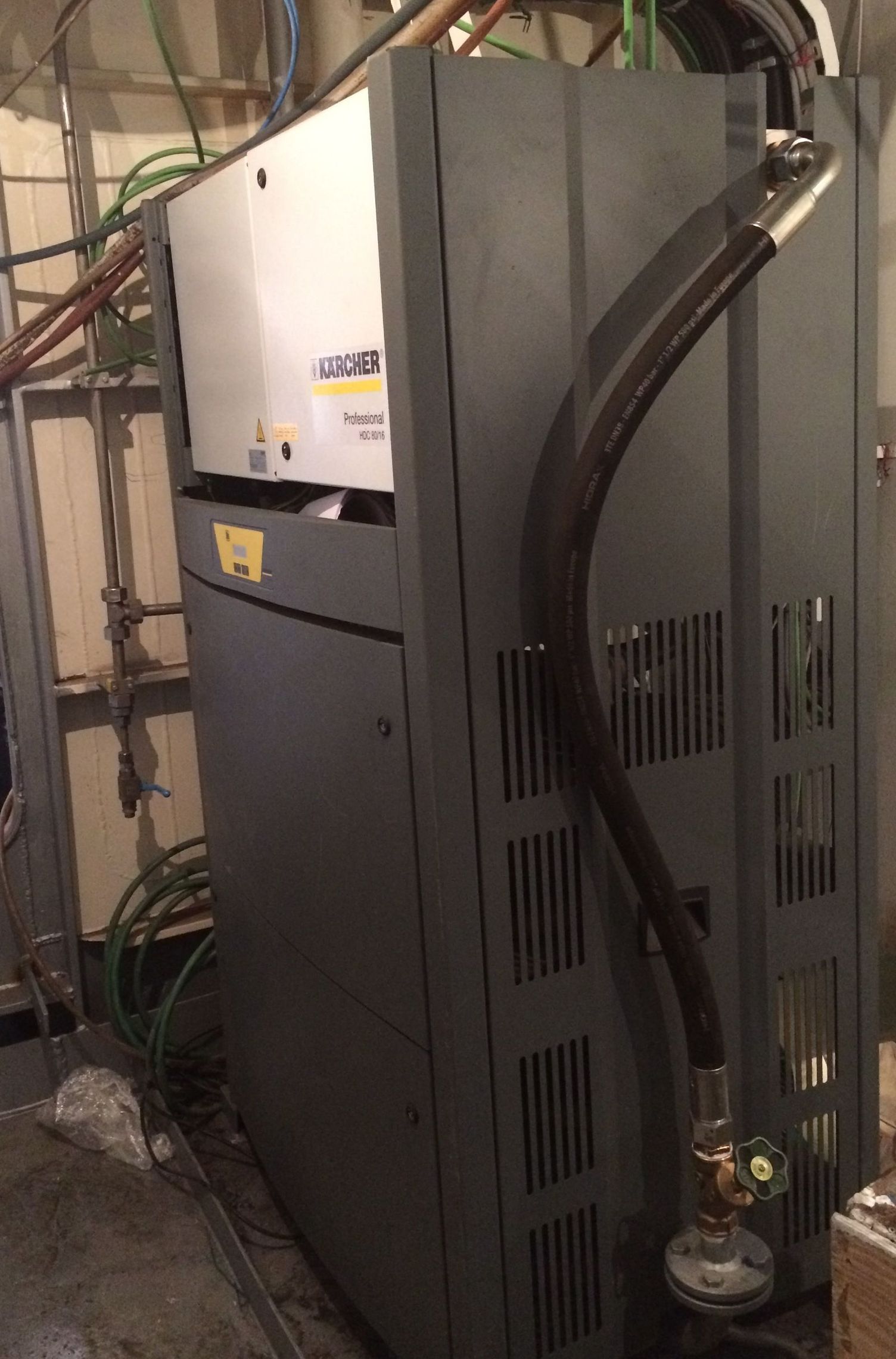 High-pressure cleaning equipment for factory ships