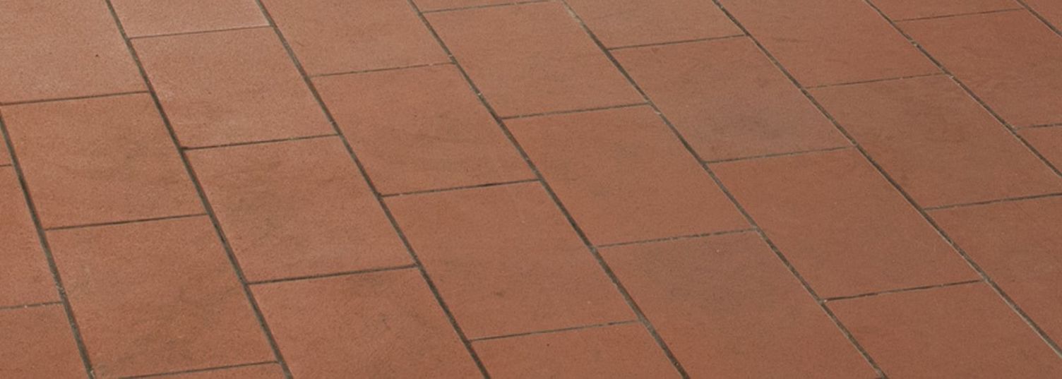 Cleaning ceramic tiles with Kärcher equipment