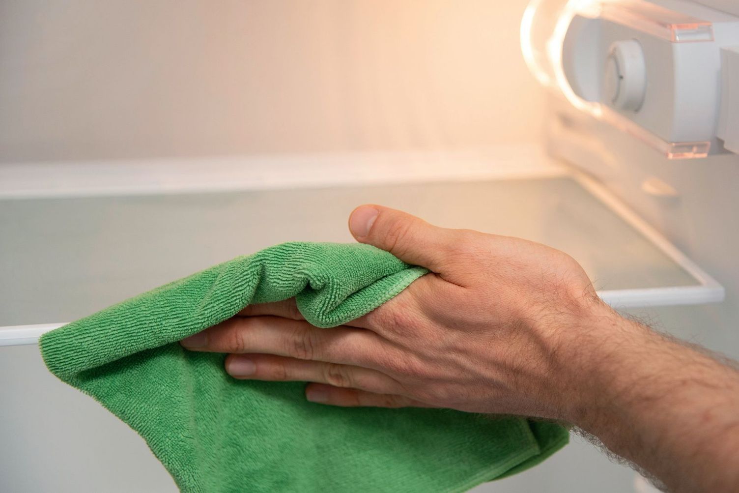 Cleaning the fridge Cleaning the fridge