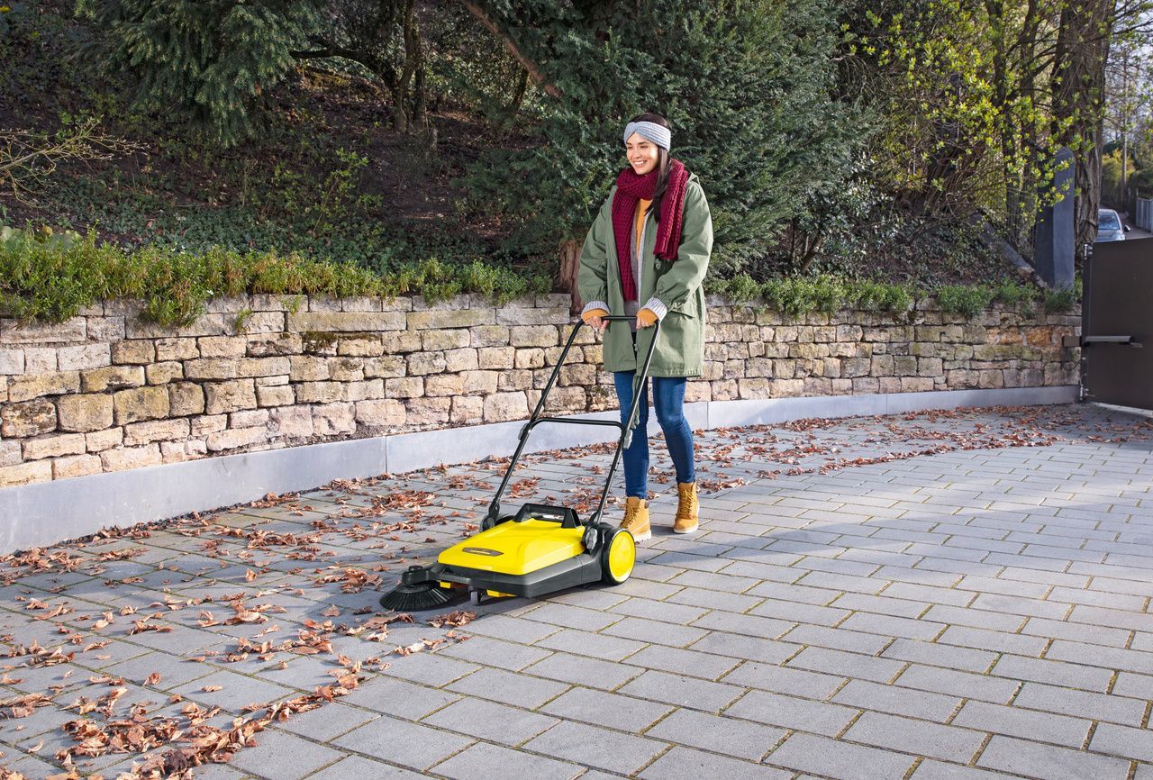 Clearing leaves with a Kärcher sweeper
