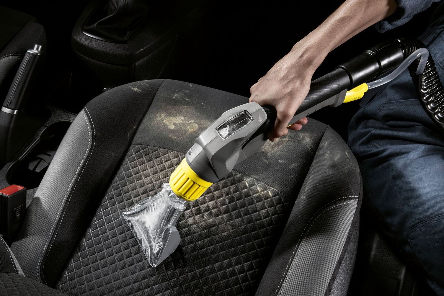 Cleaning upholstery