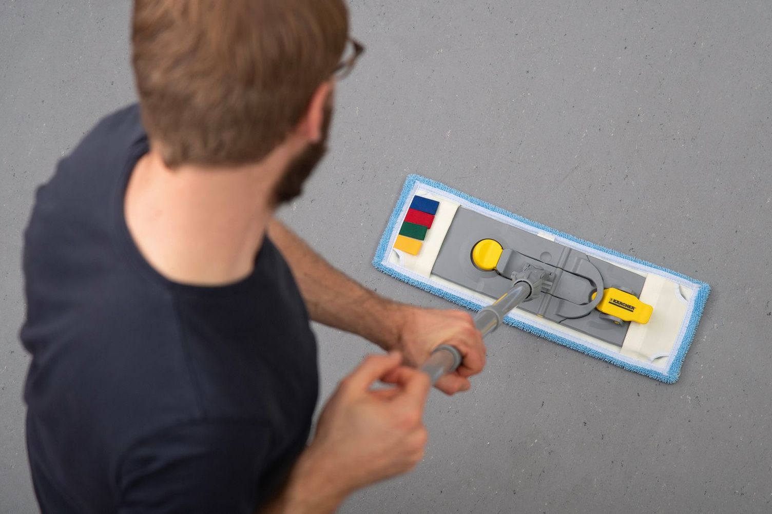 Wet-cleaning PVC and linoleum with a Kärcher mop