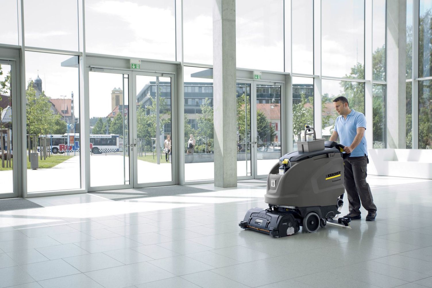 Maintenance cleaning of natural stone floor coverings