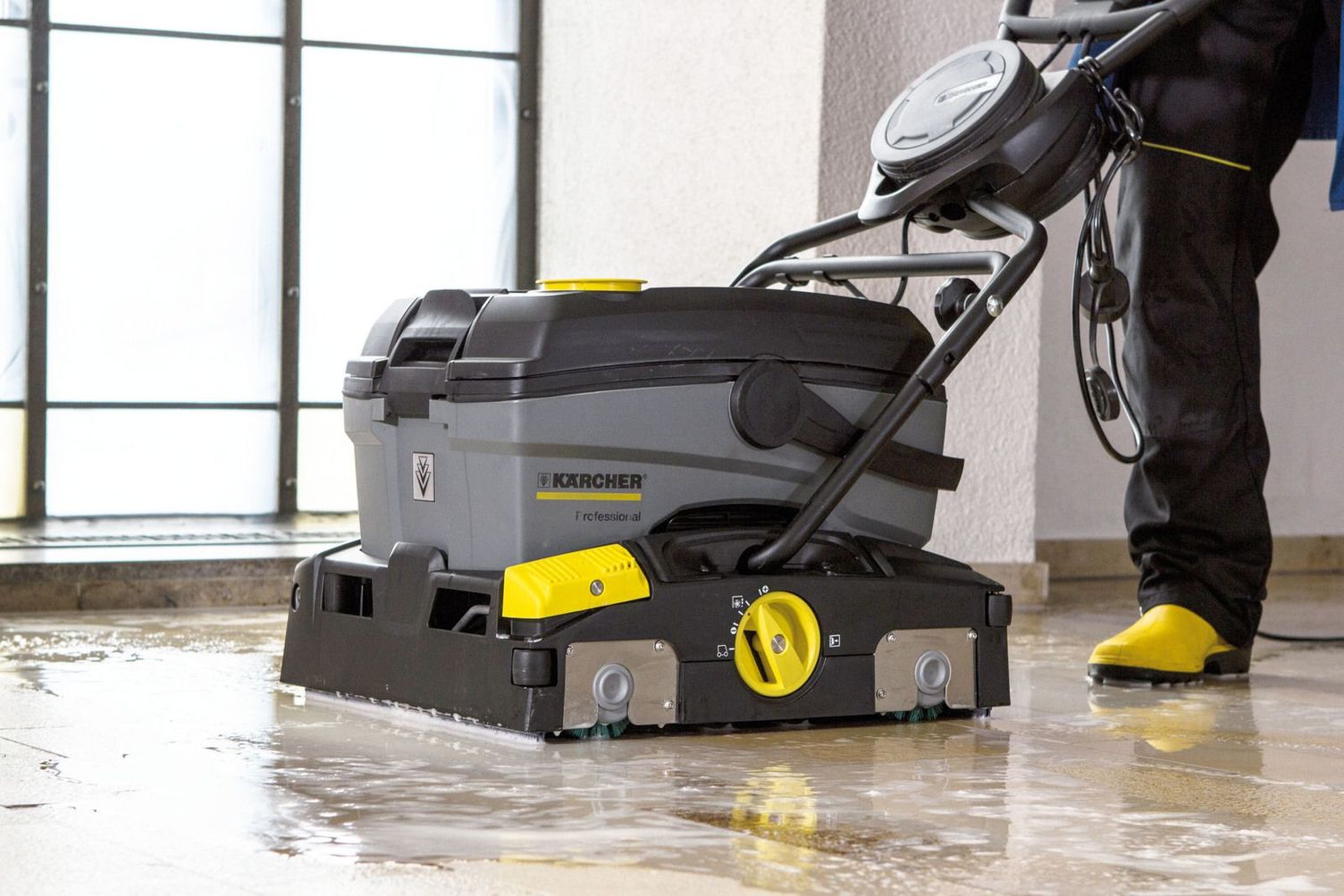Deep cleaning/intensive cleaning of natural stone floor coverings