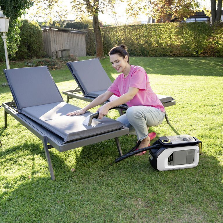 Remove stubborn dirt with Kärcher spray extraction cleaners Remove stubborn dirt with Kärcher spray extraction cleaners