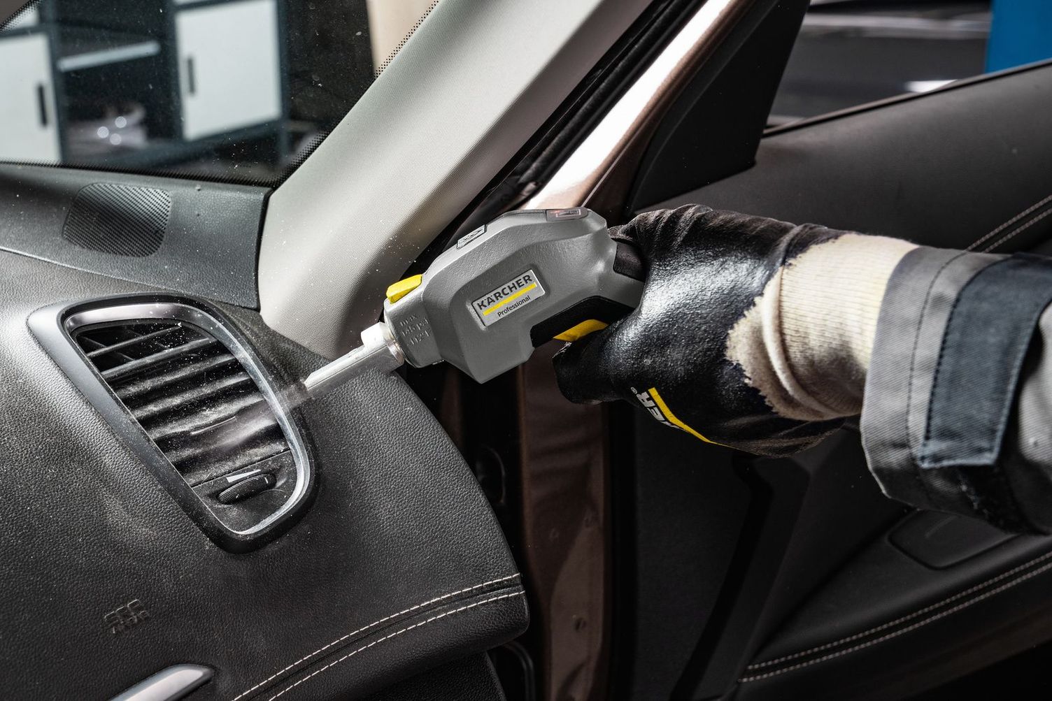 Dry ice interior cleaning