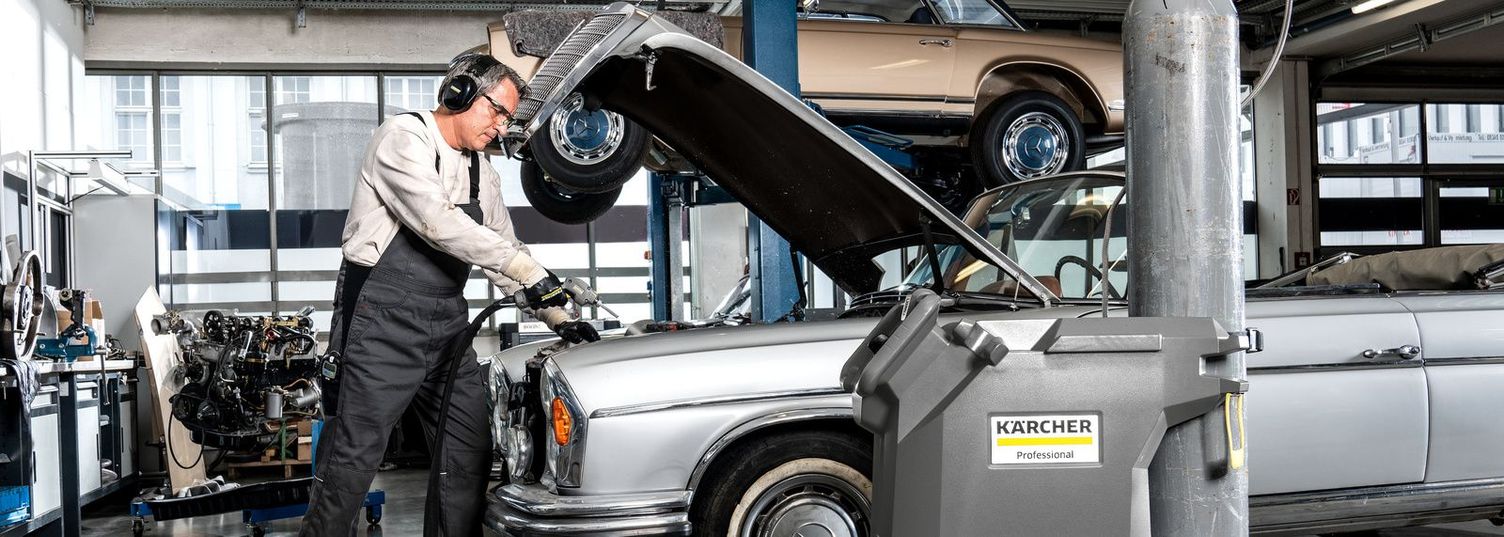 Car workshop dry ice blasting