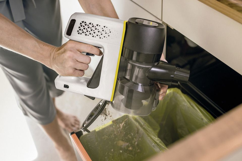 Emptying the waste container