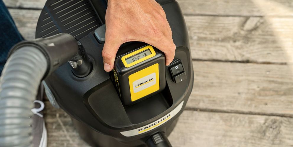 Kärcher battery-powered ash and dry vacuum cleaners Exchaning battery ofKärcher battery-powered ash and dry vacuum cleaners