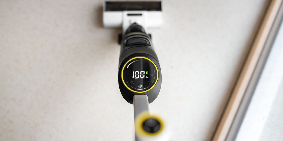 Vacuum mop display with run time and system status