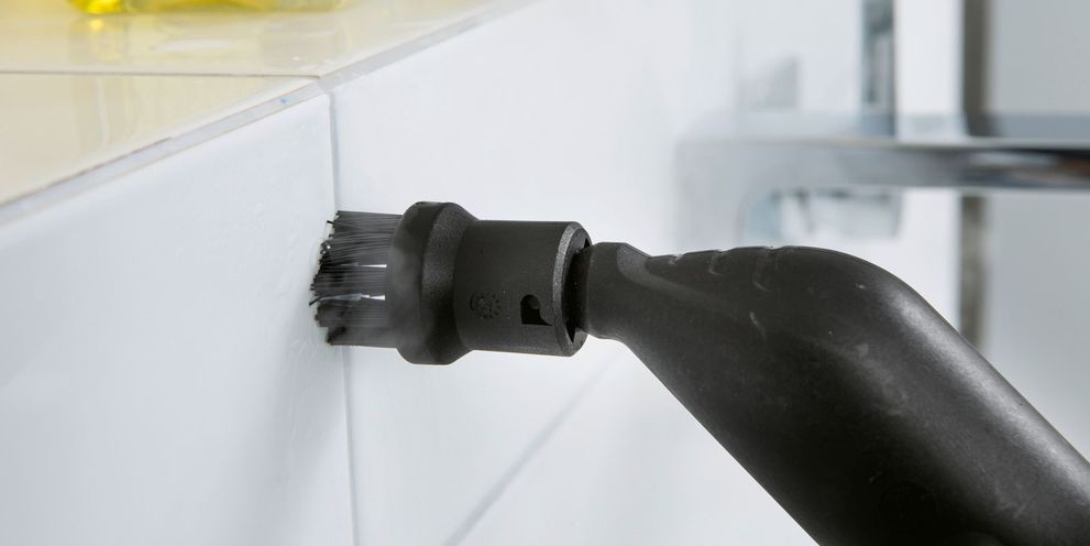 Cleaning joints with a Kärcher steam cleaner