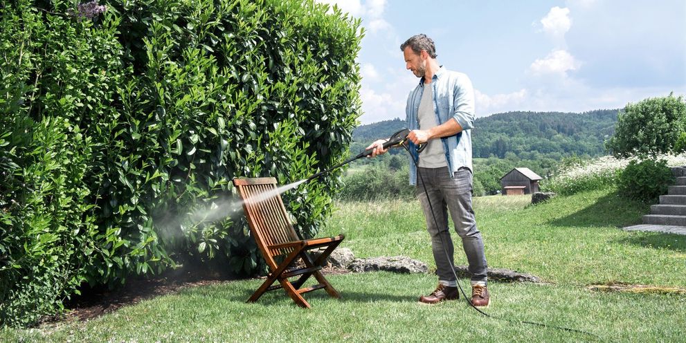 Kärcher: Cleaning garden furniture