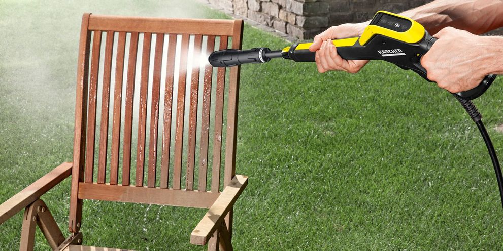 Kärcher: Cleaning garden furniture