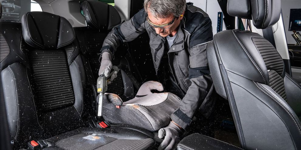 Cleaning car seats with dry ice